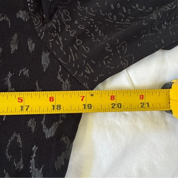 Vintage Chico's Travelers Black Paisley Leopard Patterned Top, Fairy Grunge - Picture 6 of 8